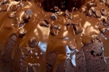 Nestlé Toll House Death by Chocolate Cake