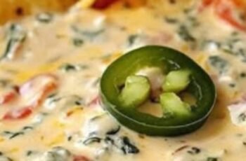 Espinaca Dip: A Warm, Cheesy Game-Day Favorite