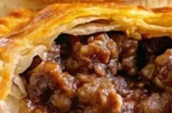 Australian Meat Pies (Flaky Australian Beef Hand Pies)
