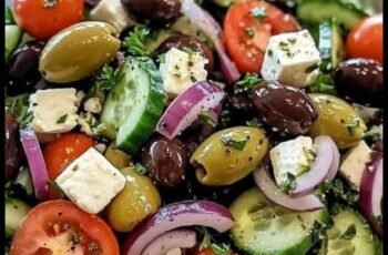 CLASSIC GREEK SALAD