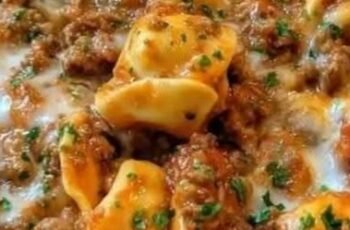 Cheesy Enchilada Beef Tortellini Skillet – The Ultimate Fusion Comfort Food