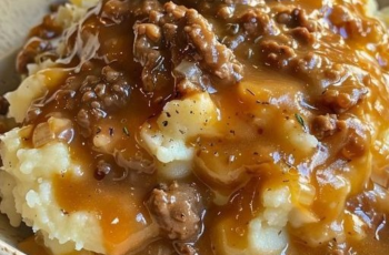 Creamy Mashed Potatoes with Savory Beef Gravy