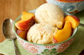 Homemade Peach Ice Cream